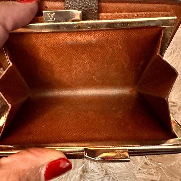 Louis Vuitton kisslock wallet - Picture 3 of 7